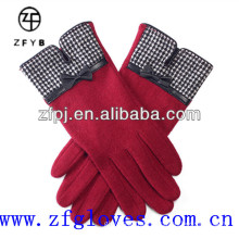 Beutiful and fashionable wool gloves for girls